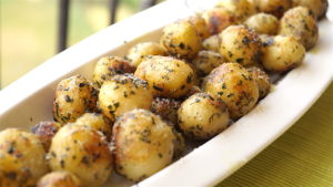 Read more about the article Buttery Basil Parmesan Potatoes