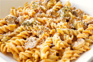 Read more about the article Bell Pepper Pasta with Broccoli and Mushrooms
