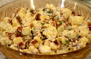 Read more about the article Creamy Potato Salad With Bacon and Chives