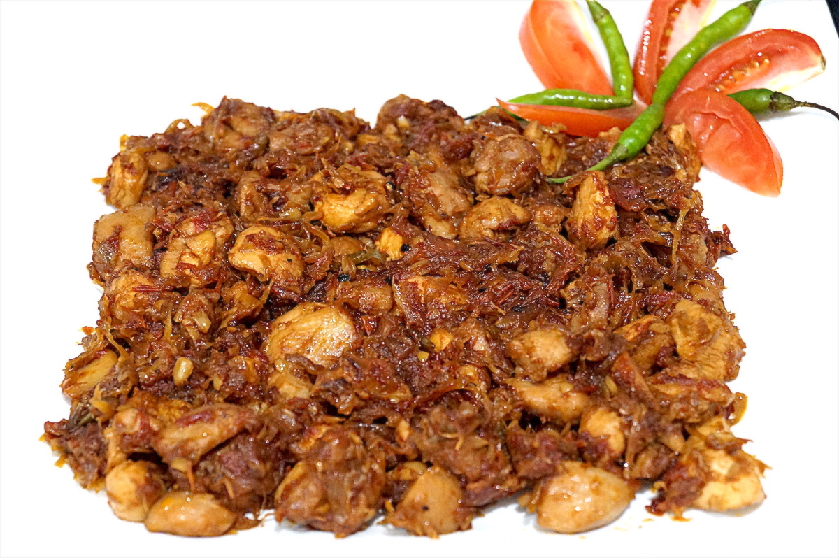 Read more about the article Aromatic Chicken Curry – With No Masala