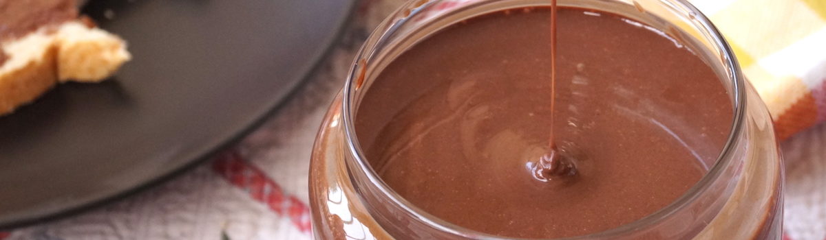 Easiest 4-Ingredient Chocolate Hazelnut Spread (Copycat Nutella)