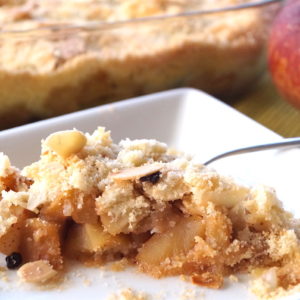 apple and pear crumble with dried blackcurrants