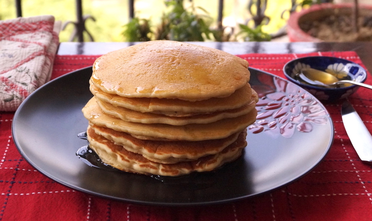 Read more about the article Eggless Vanilla Pancakes With Honey Lemon Syrup